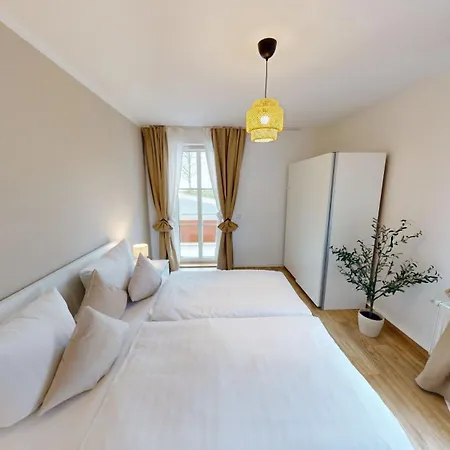 Retrochic In Zentraler Lage, Nur 1 Minute Bis Zur Haltestelle Der Linie 5 Apartment *