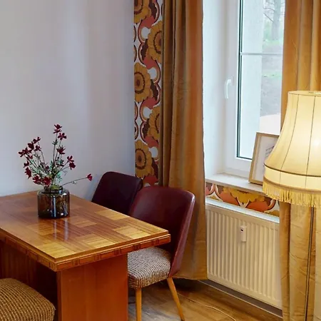 Retrochic In Zentraler Lage, Nur 1 Minute Bis Zur Haltestelle Der Linie 5 Apartment *