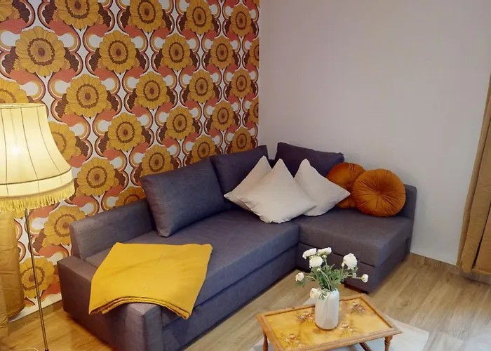 Retrochic In Zentraler Lage, Nur 1 Minute Bis Zur Haltestelle Der Linie 5, Wlan * Chemnitz